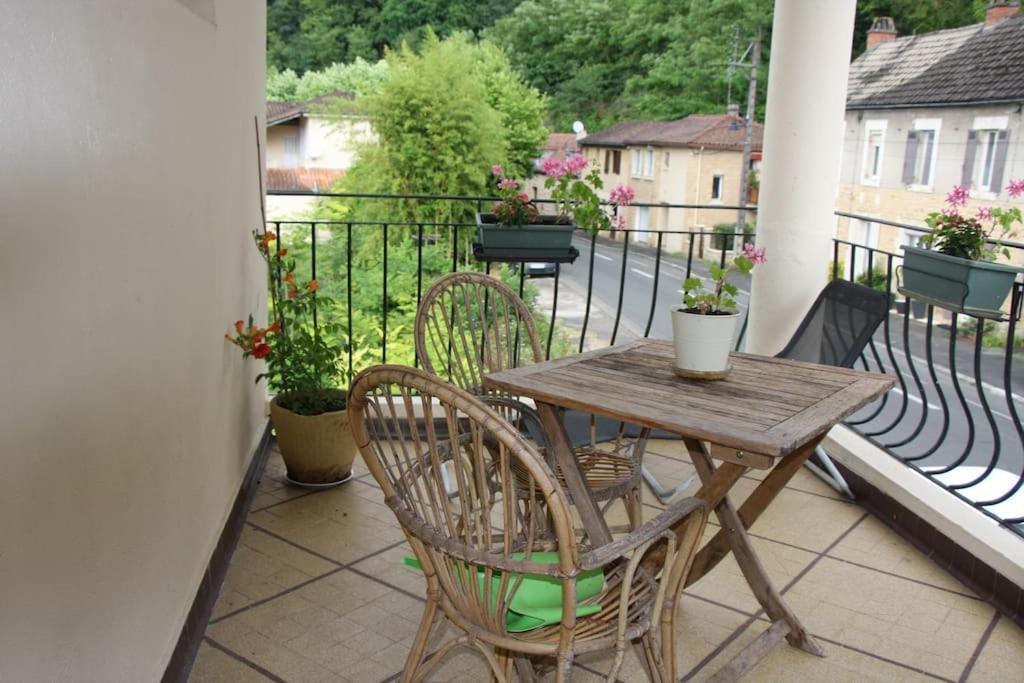 Appartement Chaleureux Avec Parking Gratuit Сарла-ла-Канеда Экстерьер фото